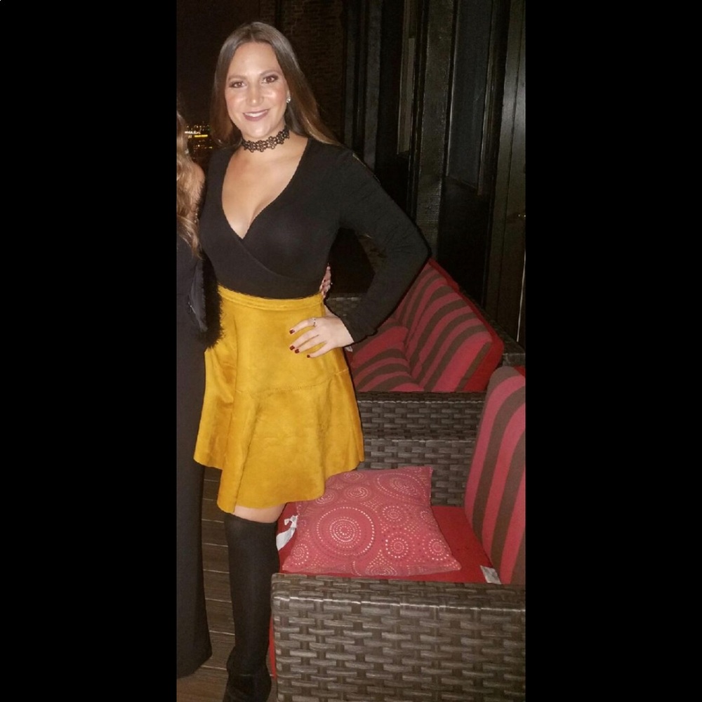 Mustard yellow faux suede skirt ✨
